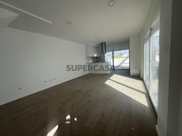 Moradia t4 centro de Fernão Ferro com ótimas áreas