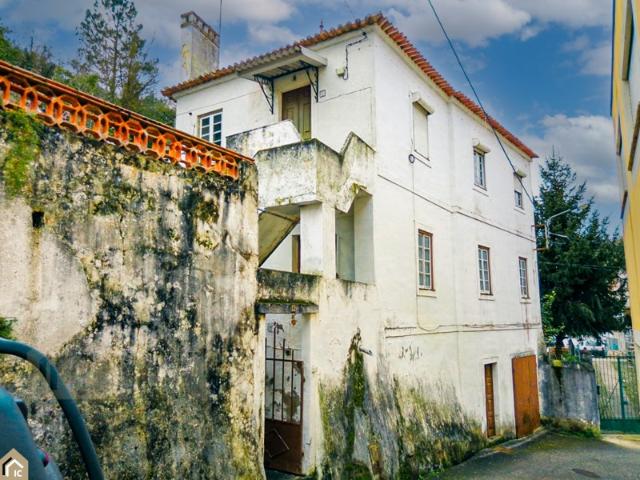 Moradia T4 Centro Histórico de Alcobaça