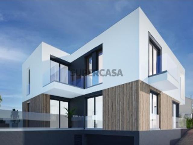 Moradia T4 Chave na Mão a Construir em Trajouce