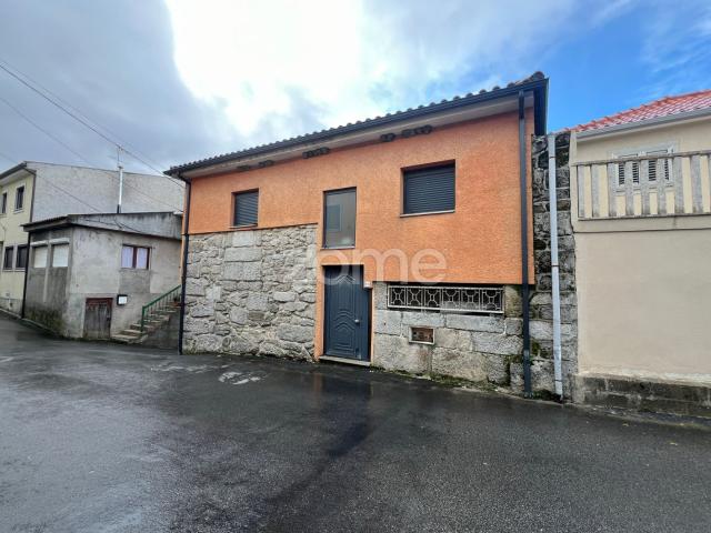 Moradia T4 com 4 Suites em Águas Frias – A 10 Minutos de Chaves