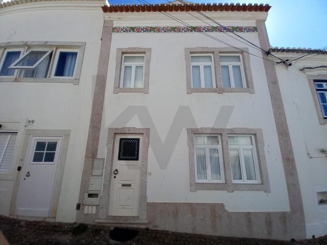 Moradia T4 com 171m2. Central e junto à Praia. Ericeira Mafra