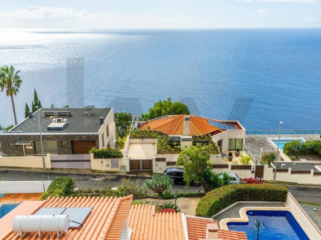 Moradia T4 com 258m² no Garajau,Piscina, Vista Mar Panorâmica e Garagem Privada