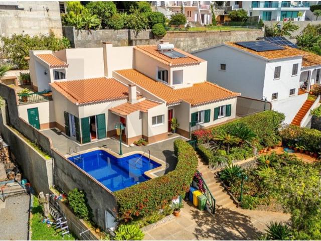 Moradia T4 com 258m² no Garajau,Piscina, Vista Mar Panorâmica e Garagem Privada