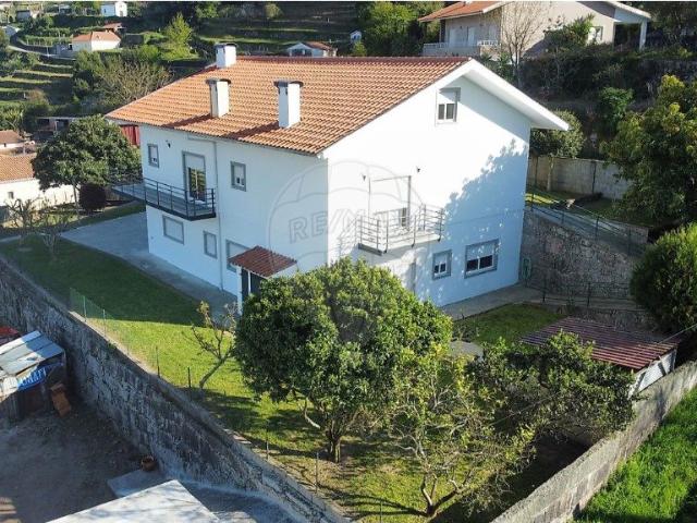 Moradia T4 com 294 m² | Qualidade de Construção | Terreno 68. 0m² Verdoejo