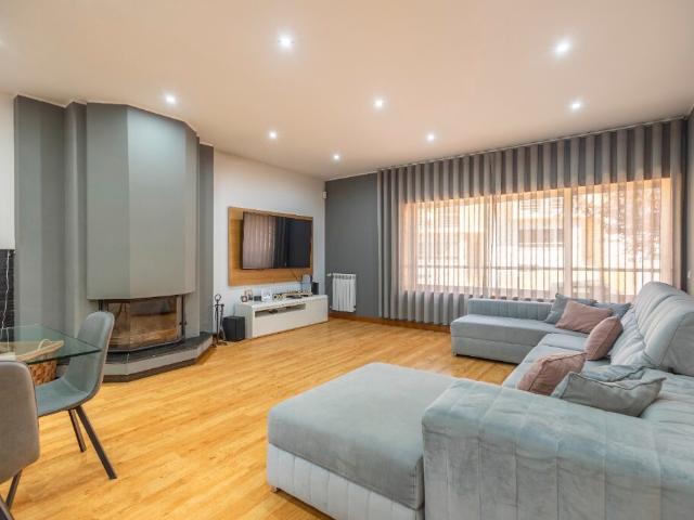 Moradia T4 com 2 Suites |Terraço| Salão na Cave | Condomínio Privado | Alfena