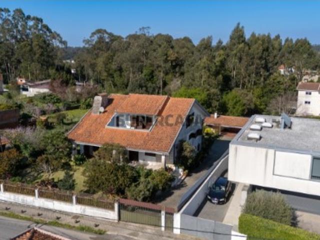 Moradia T4 com 392 m² e terreno de 1.070 m² | Anta