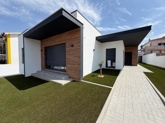 Moradia T4 com 3 Suites a venda na Quinta do Conde 183m² Quinta Do Conde