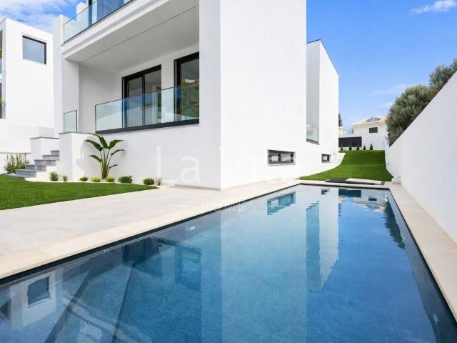 Moradia T4 com 3 suites, piscina e jardim, Murches Cascais. 414m² Alcabideche
