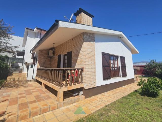 Moradia T4 com + T1 no sótão + anexo T1