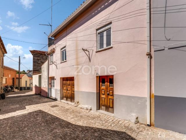 MORADIA T4 COM TERRAÇO NO BARRIL DE ALVA ARGANIL