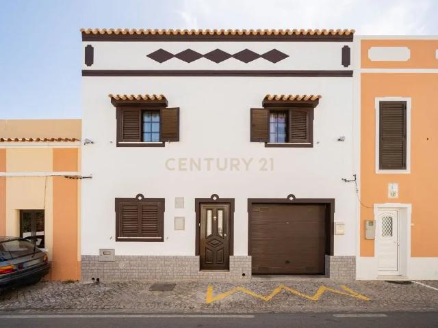 Moradia T4 com Terraço e Vista Mar em Luz de Tavira