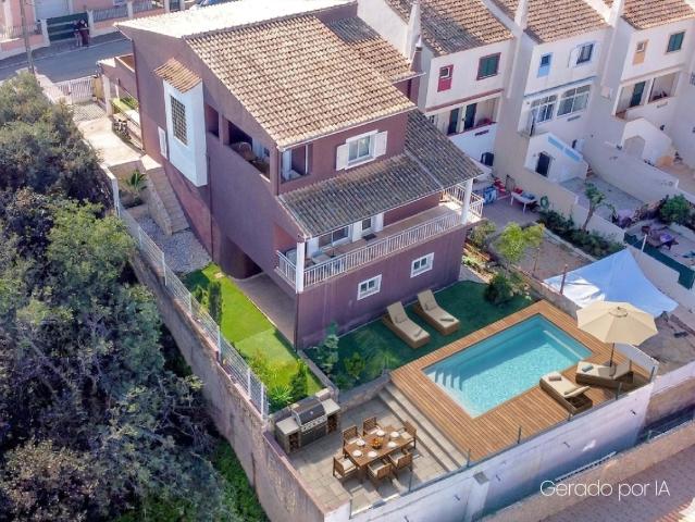 Moradia T4 com Terraços e Cave em Algoz