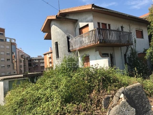 Moradia T4 com Terreno no Centro da Vila de Albergaria a Velha, Aveiro