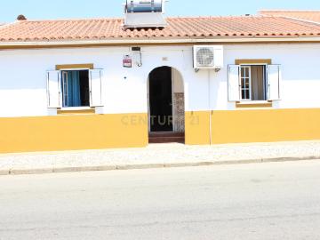 Moradia T4 com terreno de 1.050m2 em Cano Sousel