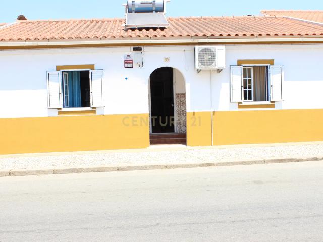 Moradia T4 com terreno de 1.050m2 em Cano Sousel