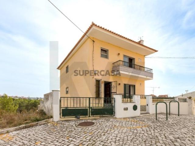 Moradia T4 com terreno de 729 m² na Abuxarda | Alcabideche