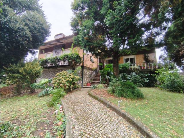 Moradia T4, com terreno e jardim, em Nariz, Aveiro