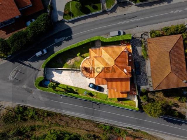 Moradia T4 com terreno em Fregim, Amarante