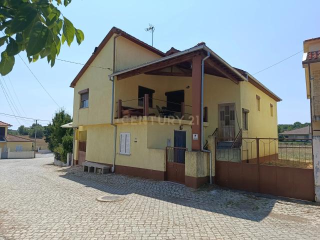 Moradia T4 com Terreno Salsas Bragança