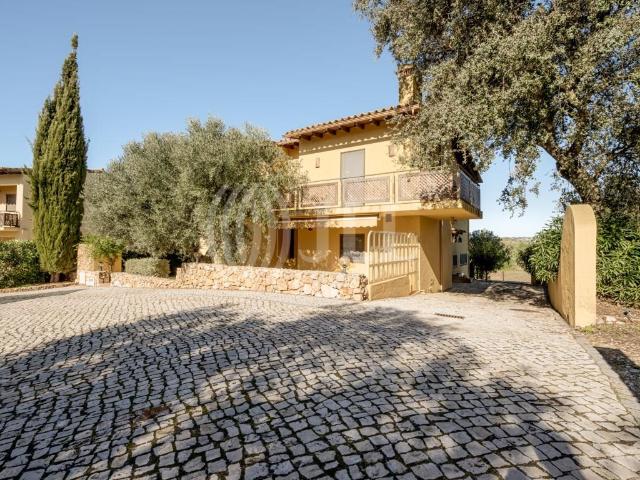 Moradia T4 com terreno urbano, em Alcantarilha, Silves, Alga. 0m² Alcantarilha e Pêra