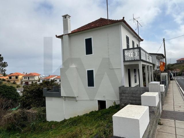 MORADIA T4 COM TERRENO 760M2 SAO JORGE, SANTANA
