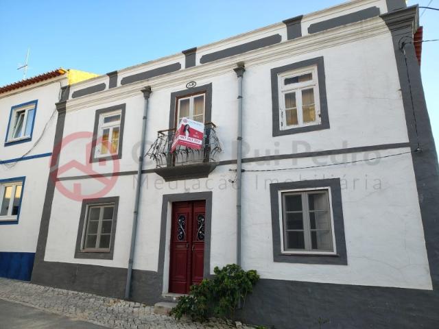 Moradia T5 com traça Alentejana, no Torrão