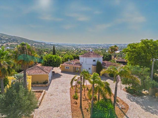 Moradia T4 com vista mar, Santa Bárbara de Nexe Autonomia. 300m² Santa Bárbara De Nexe