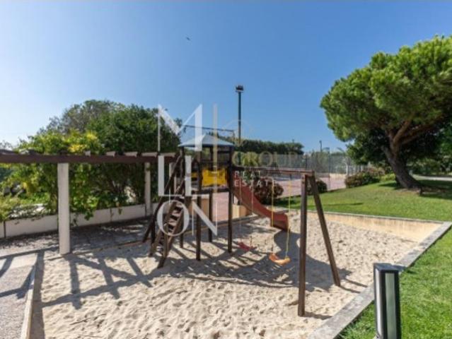 Moradia T4 com Vista Mar, Piscina e Garagem para 3 Carros | Miramar