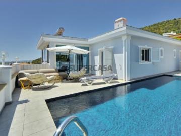 Moradia T4 com vista mar, piscina e terreno para construção independente perto de Loulé