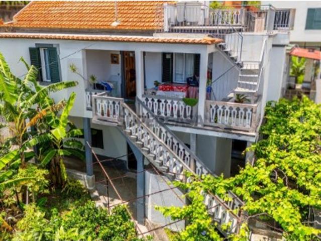 Moradia T4 com Vista Oceano Barreiros, São Martinho, Funchal 127m²