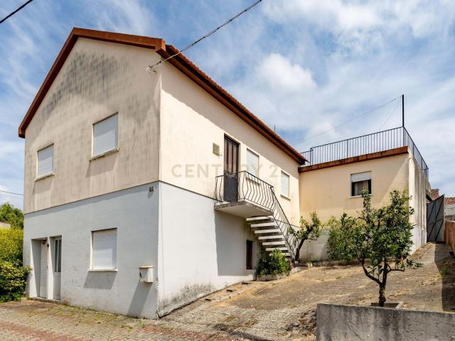 Moradia T4 com vista panorâmica em Maceira!