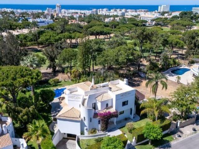 Moradia T4 com vista para o campo de golfe em Vilamoura