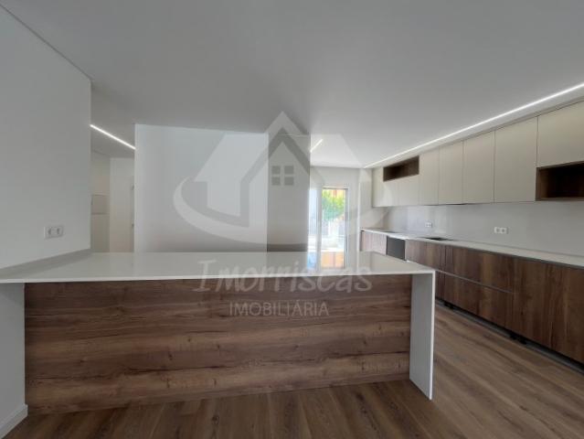 Moradia T4 com vista rio no Bairro das Courelas, Santa Iria de Azóia