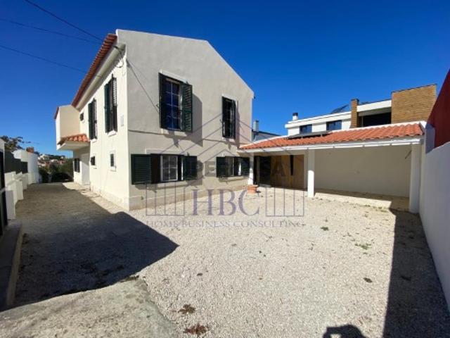 Moradia T4 com Amplo Jardim e Potencial de Remodelação em Alcabideche, Cascais