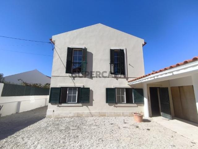 Moradia T4 com amplo lote em Bicesse, Cascais