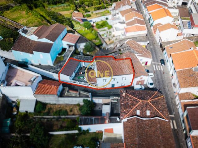 Moradia T4 com Anexo e Garagem – Espaço, Conforto e Versatilidade