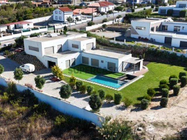 Moradia, T4, Com Cave, Piscina, Em Atouguia da Baleia, Peniche