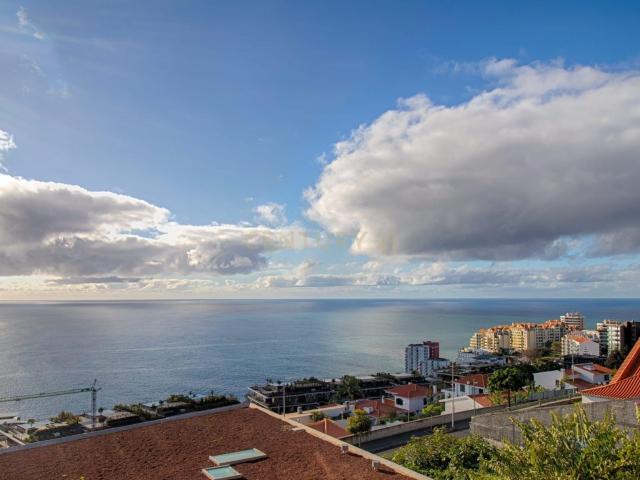 Moradia T4 com espléndida vista mar em Casa Branca