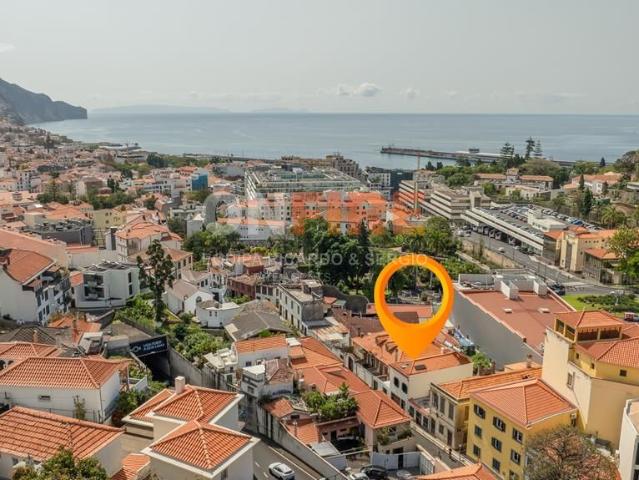 Moradia T4 com garagem no Funchal