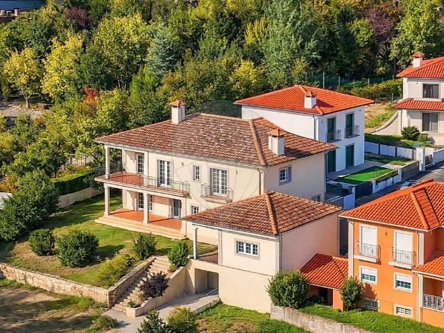 Moradia T4 com Garagem, Aquecimento Central e Churrasqueira. 0m² Basto