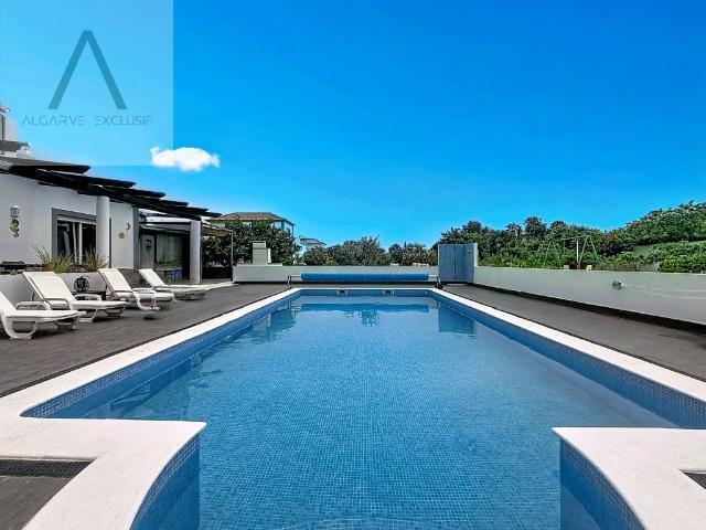 Moradia T4 com garagem de 67m2, piscina e terreno de 1519m2 223m² Quelfes