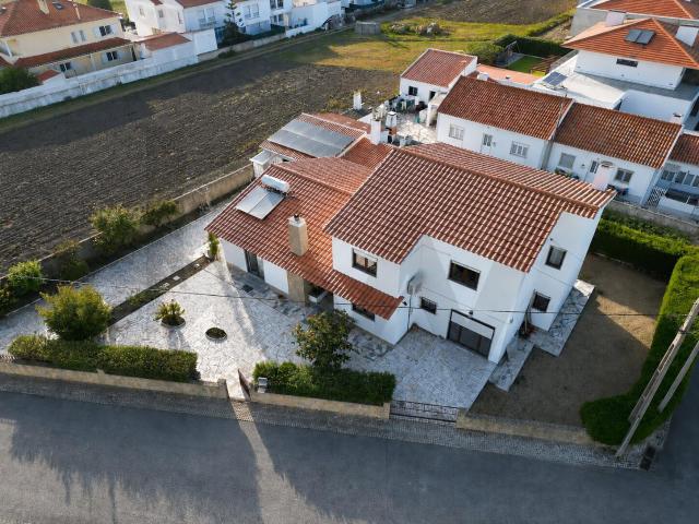 Moradia T4 com Garagem e Adega | São João das Lampas