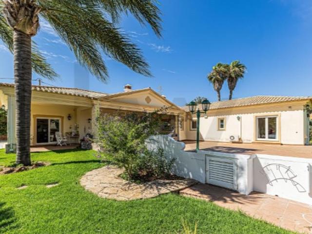 Moradia T4 com garagem e jardim em Bemparece, Carvoeiro
