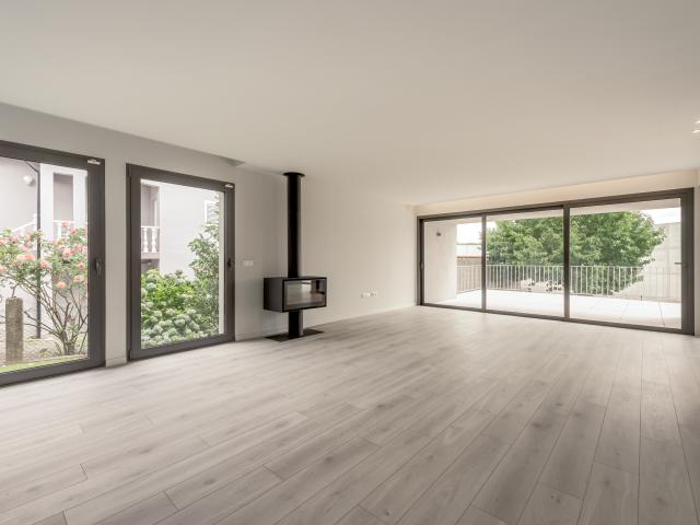 Moradia T4 com garagem e jardim, em Guimarães