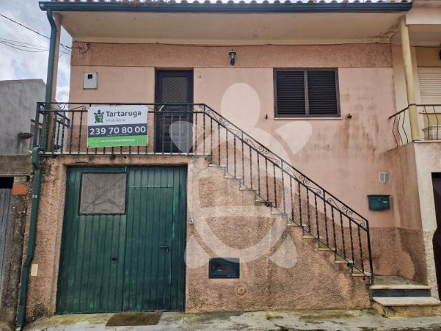 Moradia T4 com garagem e terraço em Abrunheira, Montemor o Velho