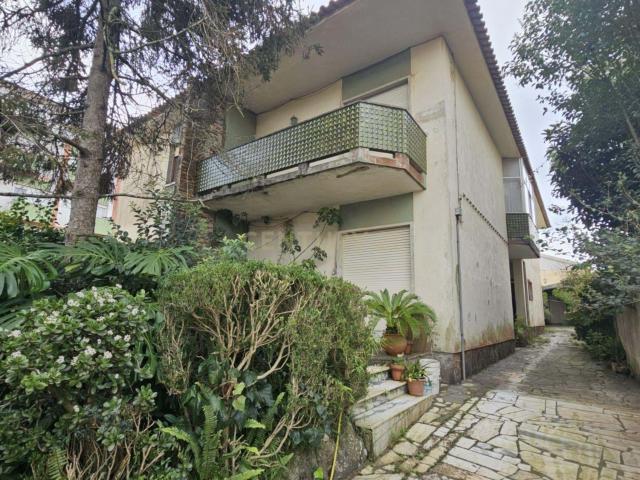 R E S E R V A D A Moradia T4 com garagem em Ouressa, Mem Martins, Sintra