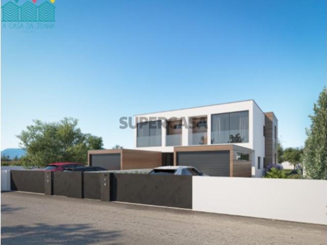 Moradia T4 com Garagem em Aradas
