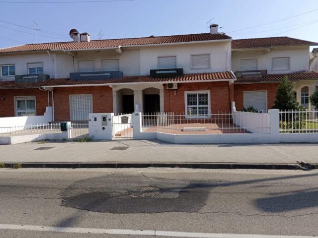 Moradia T4 com garagem, jardim e churrasqueira às portas de Aveiro