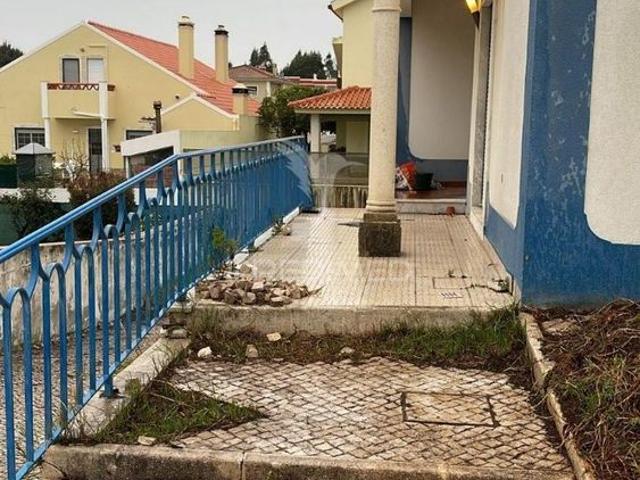 Moradia t4 com garagem para arrendamento,torres vedras, silveira