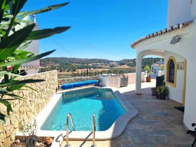 Moradia T4 com garagem, piscina e vista Rio Arade Portimão